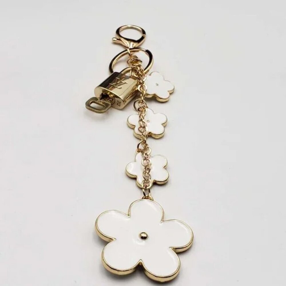 LV Gold Padlock Authentic 🔑 Luxury Bag Charm w/ Unbranded Flower Keychain - Picture 5 of 6